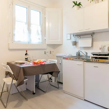 Commenda White * 밀라노