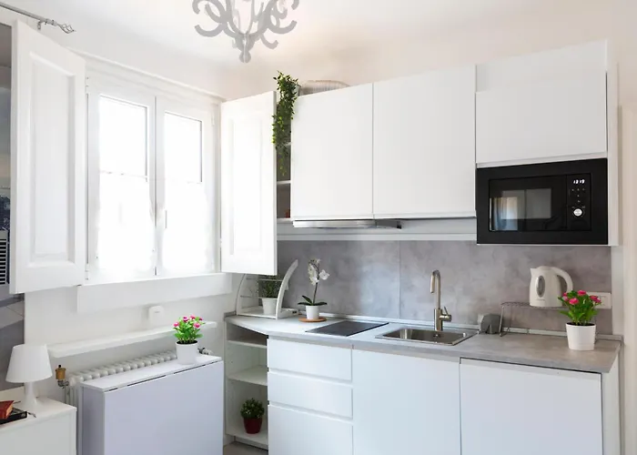 Apartment Commenda White *