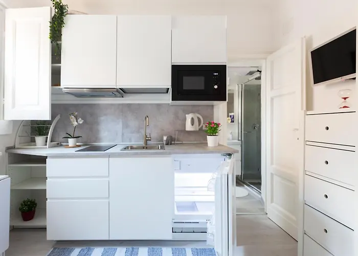 Commenda White Apartment