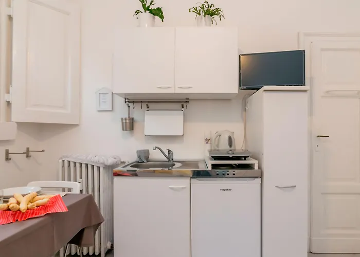 Commenda White Apartment *