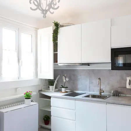 Apartment Commenda White *