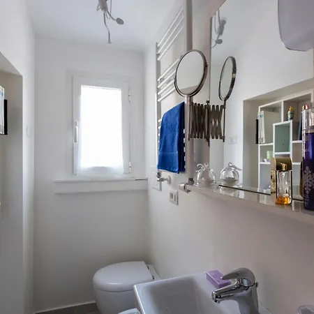 Apartment Commenda White